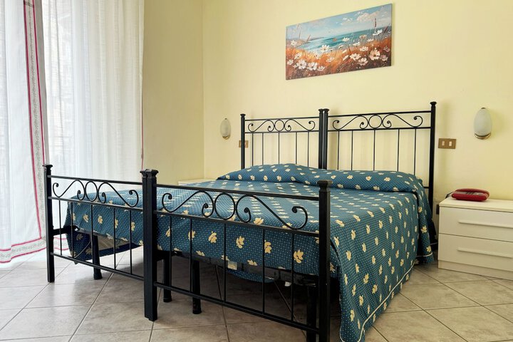 Room 14 of 27