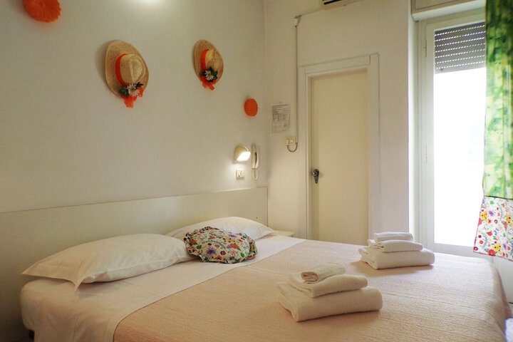 Room 6 of 30