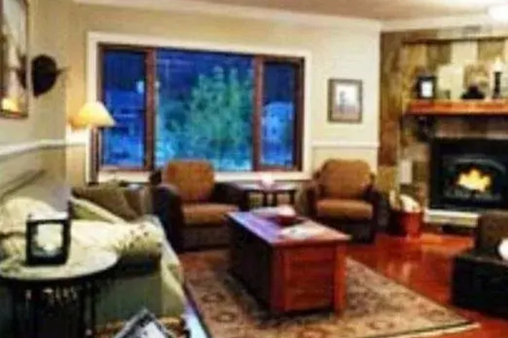 Room 2 of 8