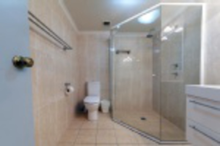 Room 185 of 216