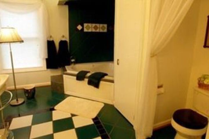 Room 4 of 61