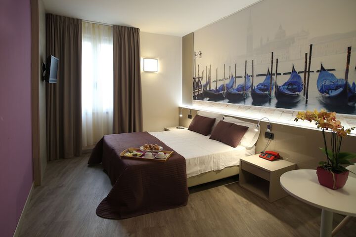 Room 10 of 44