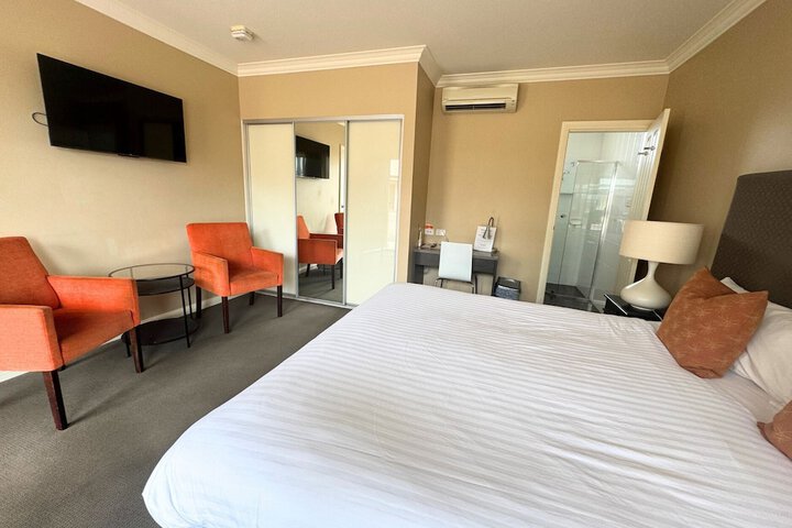 Room 3 of 20