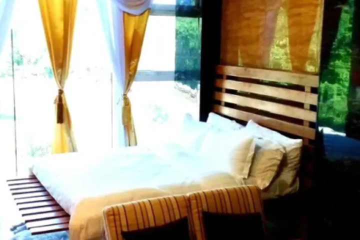 Room 3 of 9
