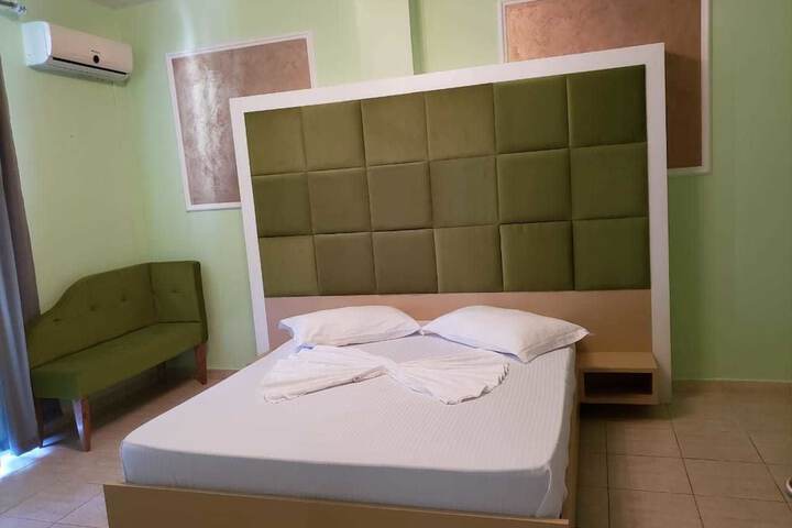 Room 8 of 48