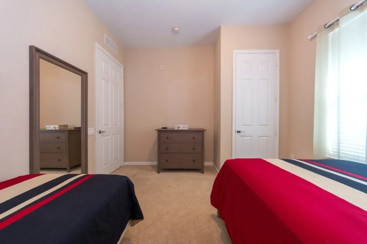 Room 7 of 27
