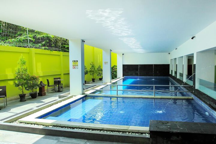 Hotel with Pool