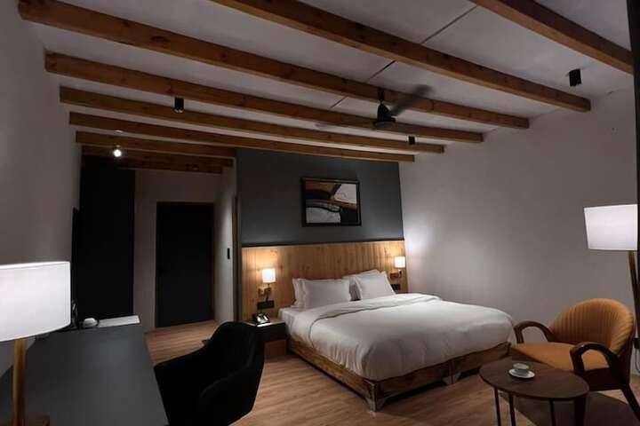 Room 10 of 26