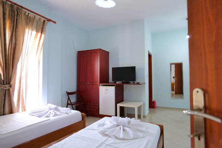Room 6 of 101