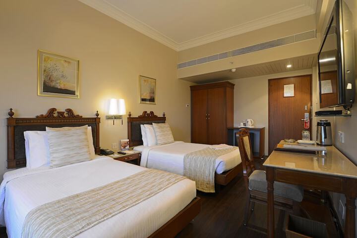 Room 16 of 170