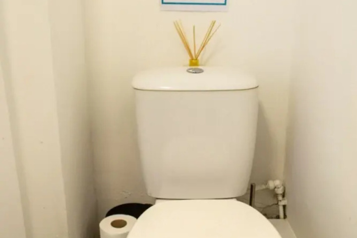 Room 8 of 16