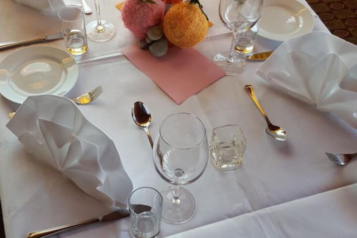 Dining 32 of 48