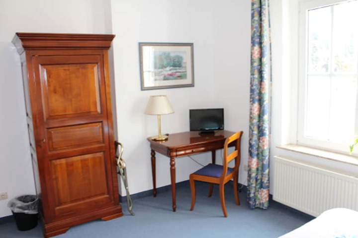Room 9 of 30