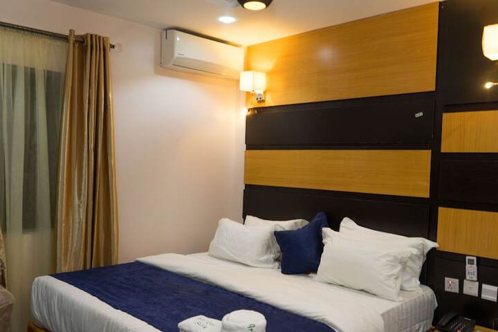 Room 10 of 26