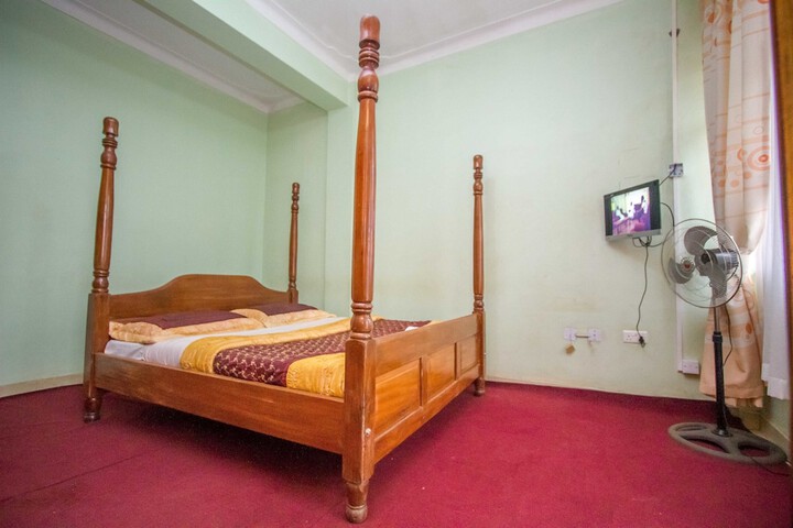 Room 15 of 38