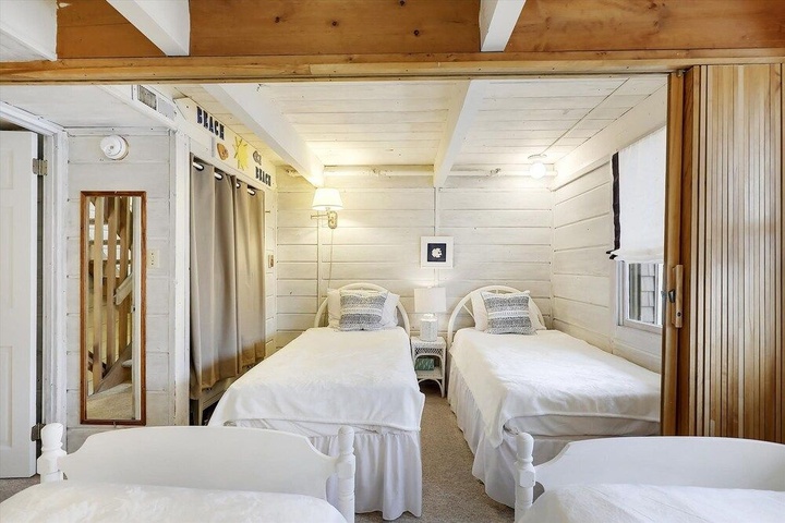 Room 5 of 16