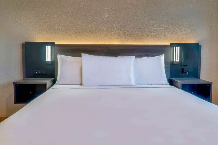 Deluxe Room 2 Double Beds Refrigerator (6 of 10)