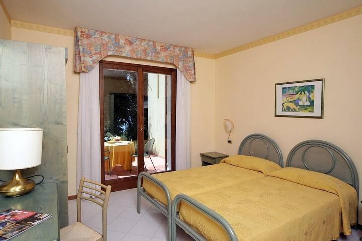 Room 4 of 38