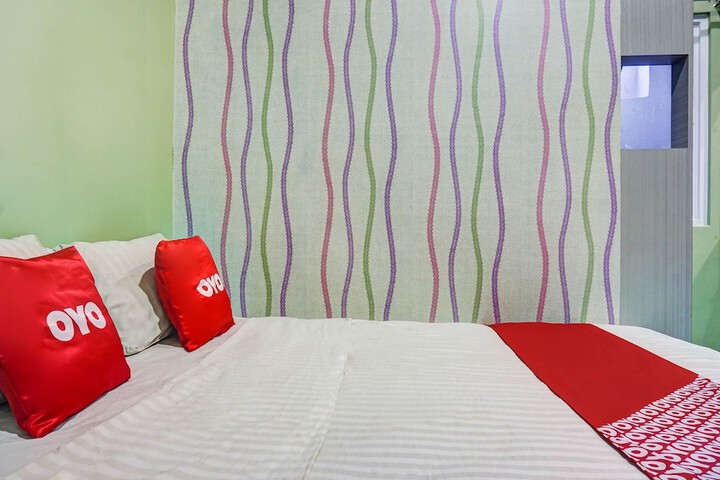 Room 10 of 16