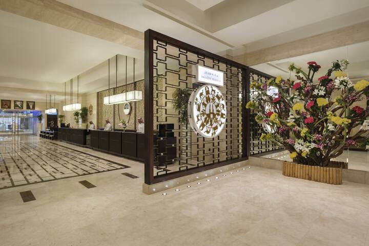 Entrance & Lobby