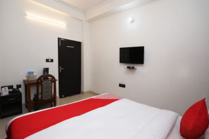 Room 13 of 20