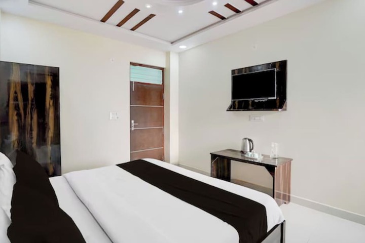 Room 11 of 14