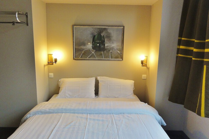 Room 27 of 60