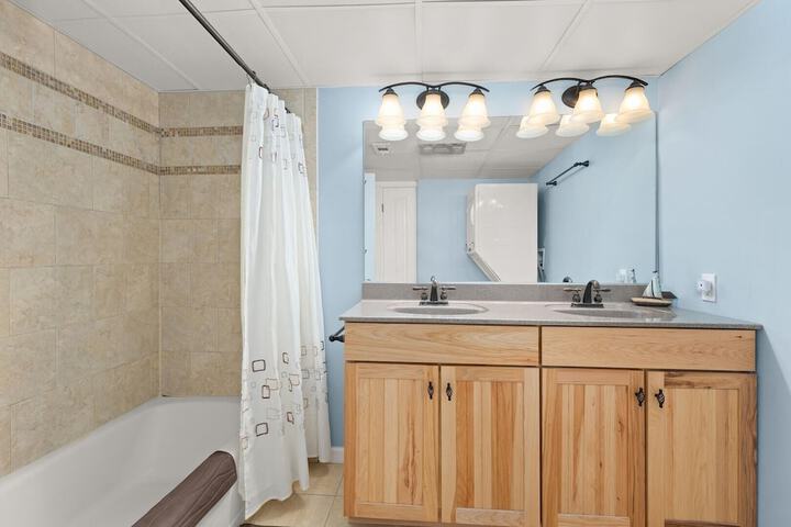 Room 15 of 33