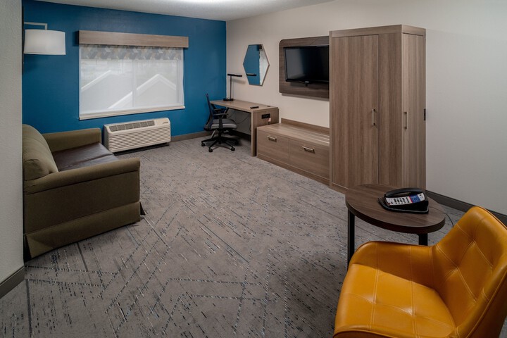 1 King Suite (6 of 12)