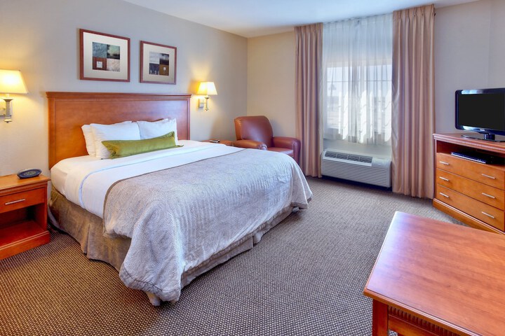 Room 10 of 28