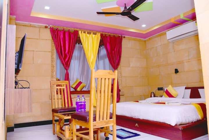 Room 13 of 24