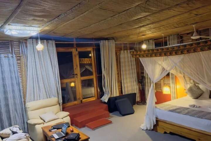 Room 7 of 61