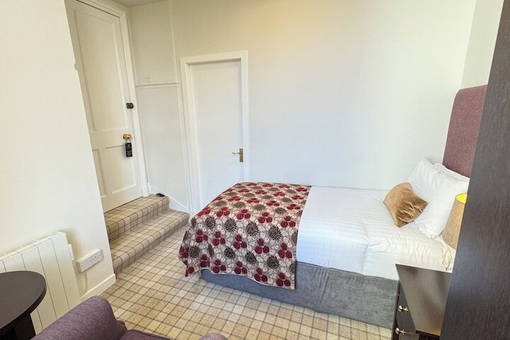 Room 14 of 132