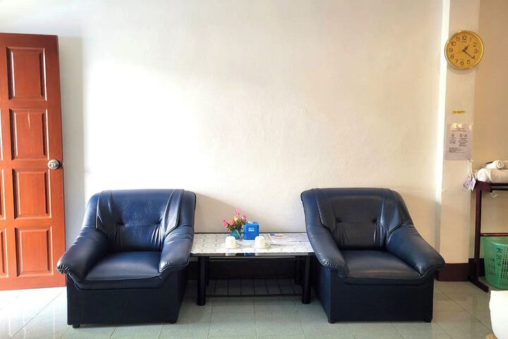 Room 43 of 208