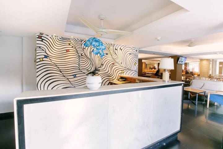 Entrance & Lobby