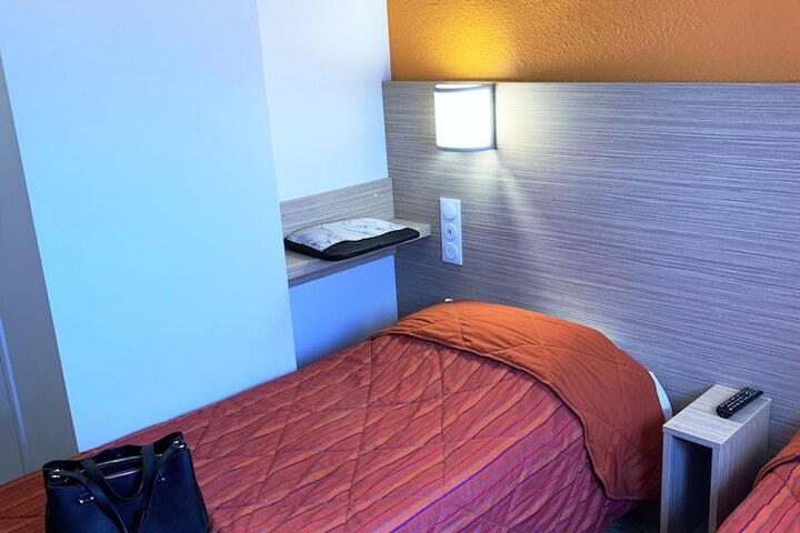 Room 4 of 64