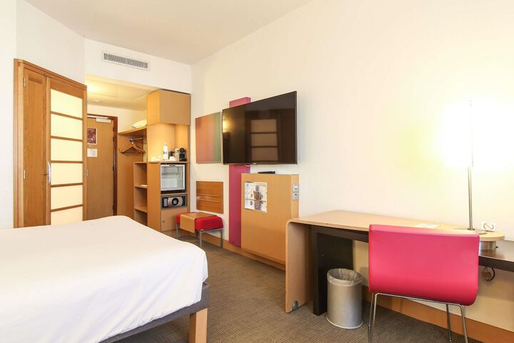 Room 26 of 268