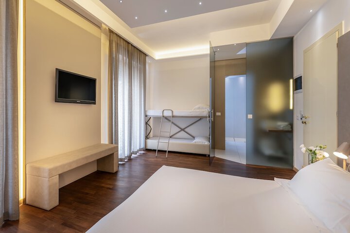 Room 26 of 104