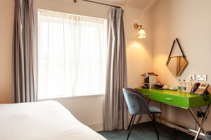 Room 25 of 122
