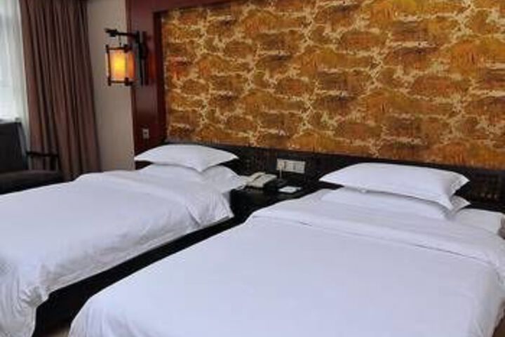 Room 4 of 9