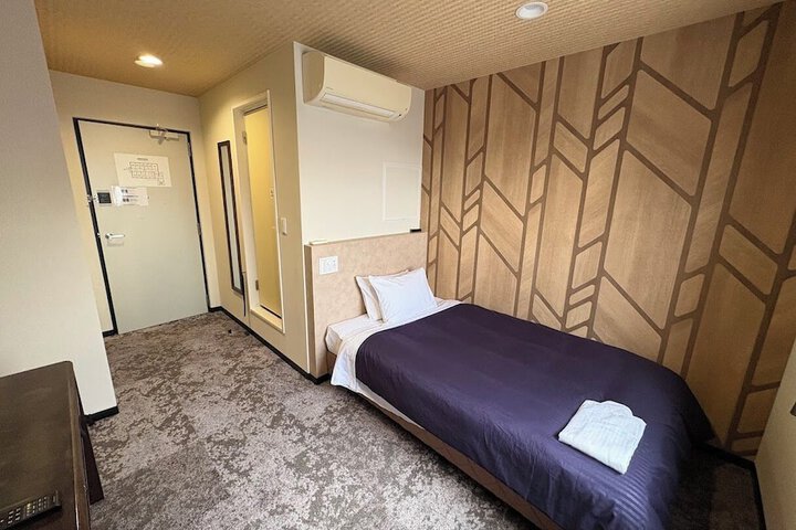 Room 7 of 17
