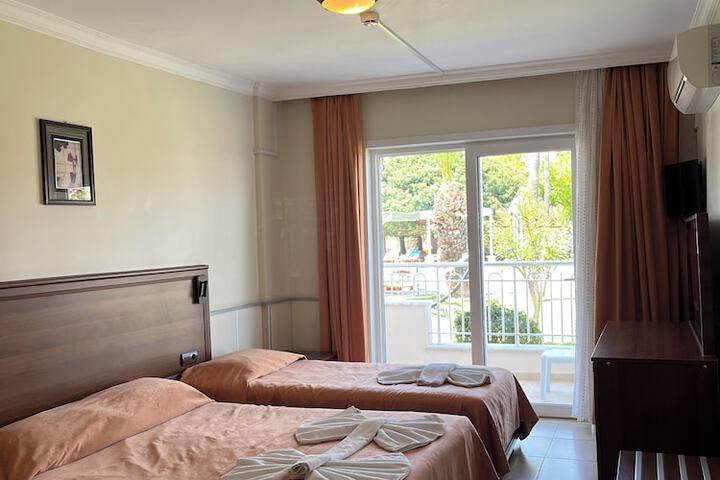 Room 9 of 48