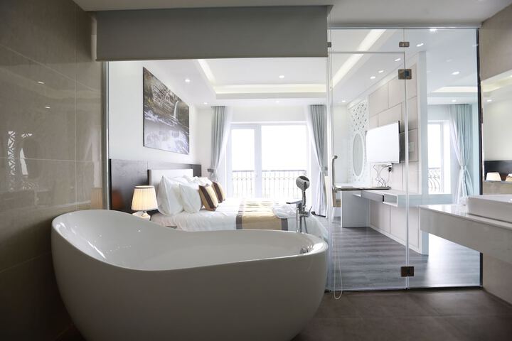 Room 43 of 79