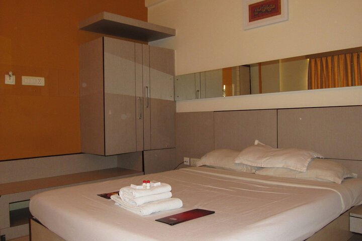 Room 10 of 34