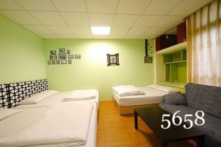 Room 102 of 118
