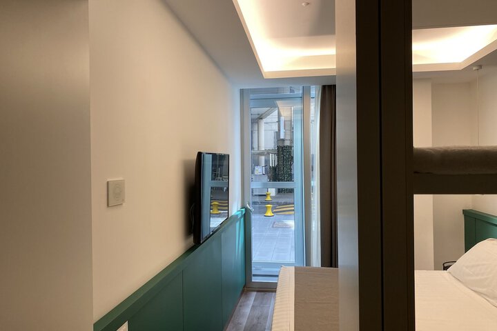 Room 34 of 148