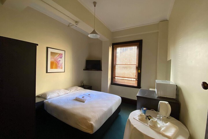 Room 8 of 19