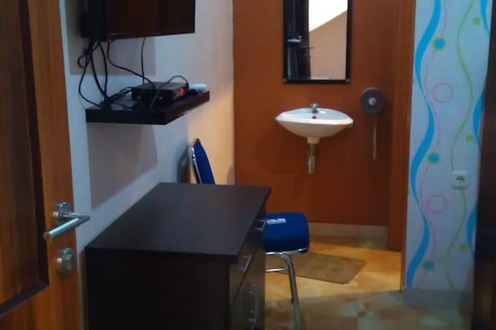 Room 11 of 24