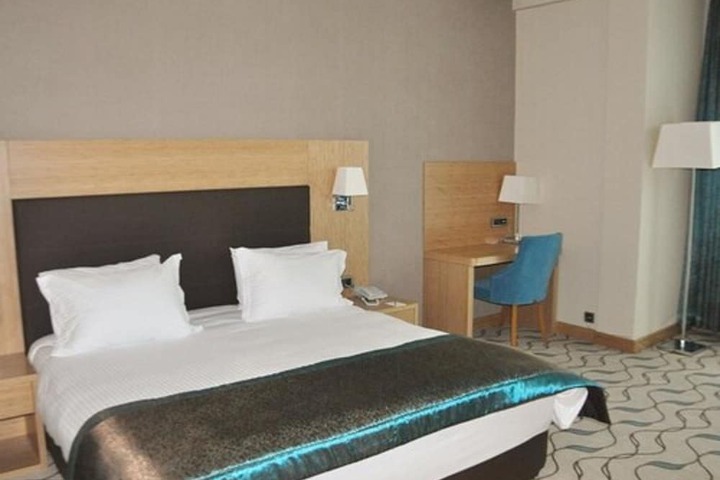 Room 10 of 49