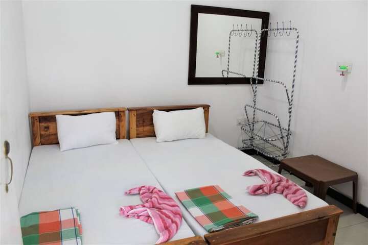 Room 8 of 32
